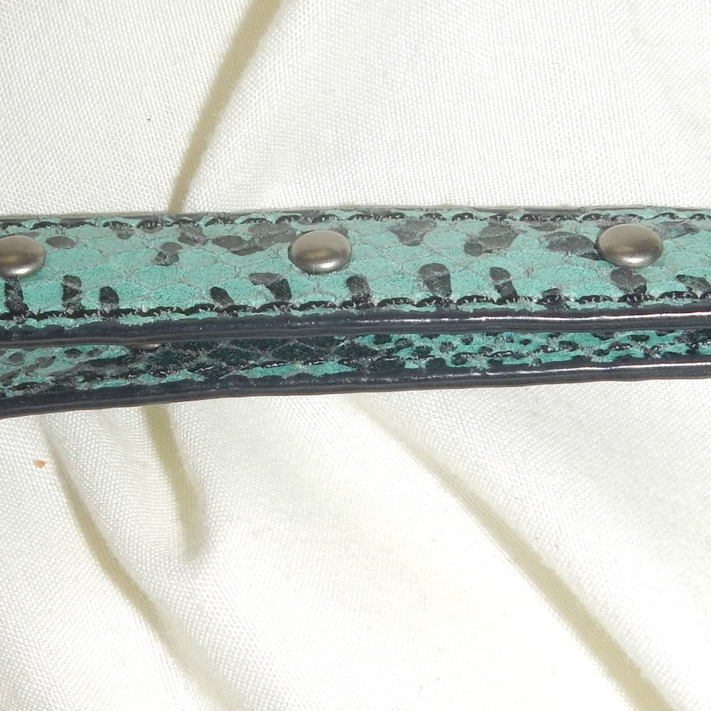 Kenneth Cole REACTION Snake-Skin Print Clutch - Picture 3 of 5